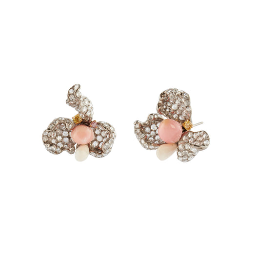 Conch Pearl Flower Earrings - Main Img