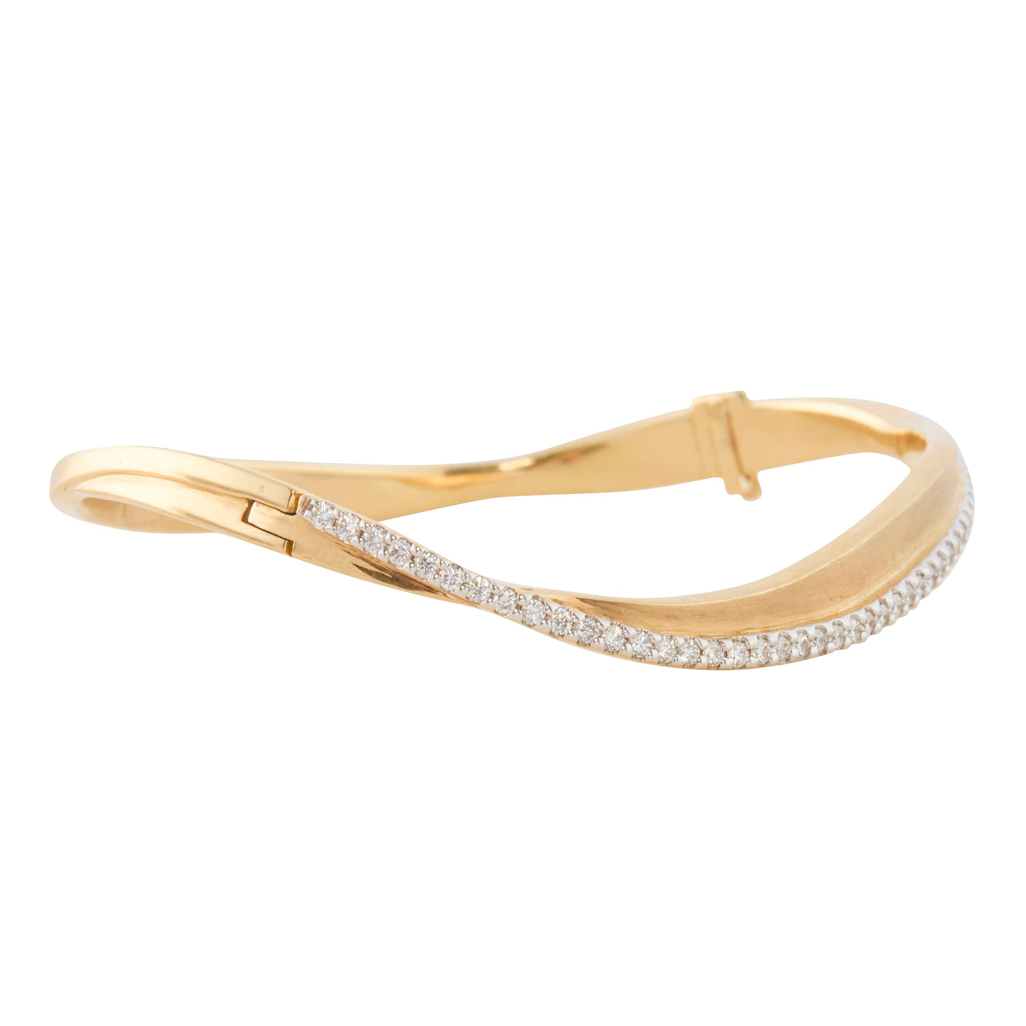 Kavant & Sharart - Diamond Talay Wave Twist Bangle