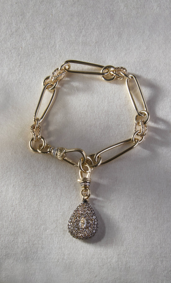 A Glimpse into Lucy Delius’ Lovely World  Fine Jewelry, Vintage Accessories, & Luxury Decor