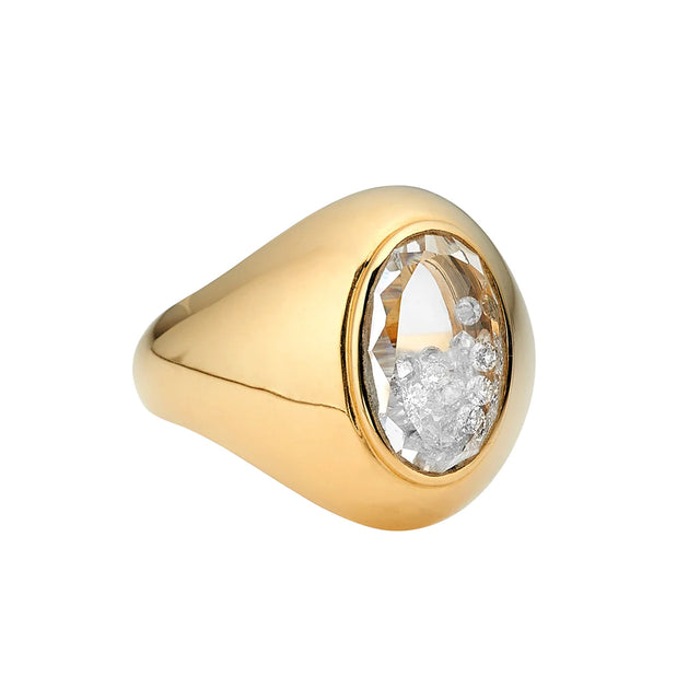 Moritz Glik Dedinho Signet Ring, angled view