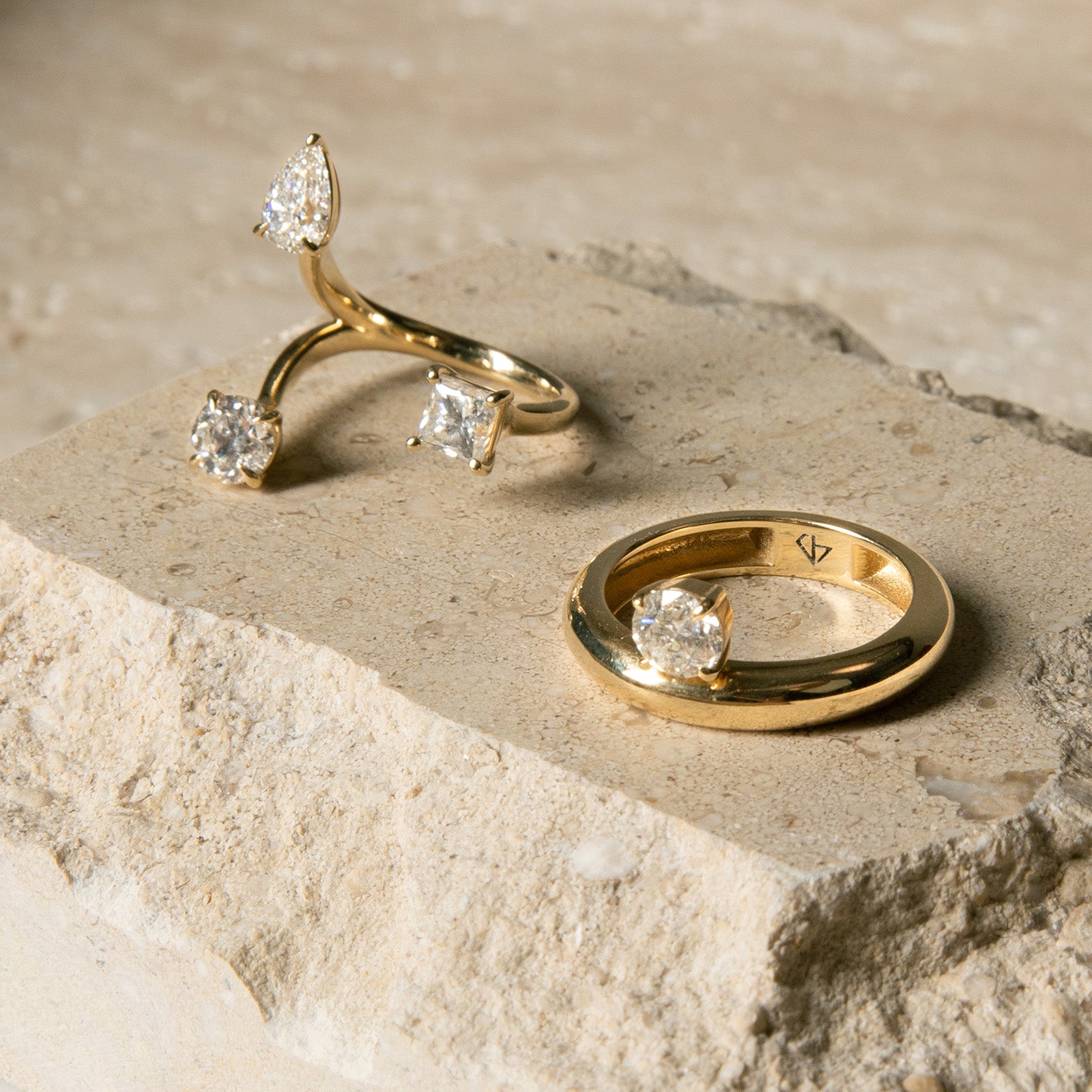 Buy Modern Gold Ring | kasturidiamond.com
