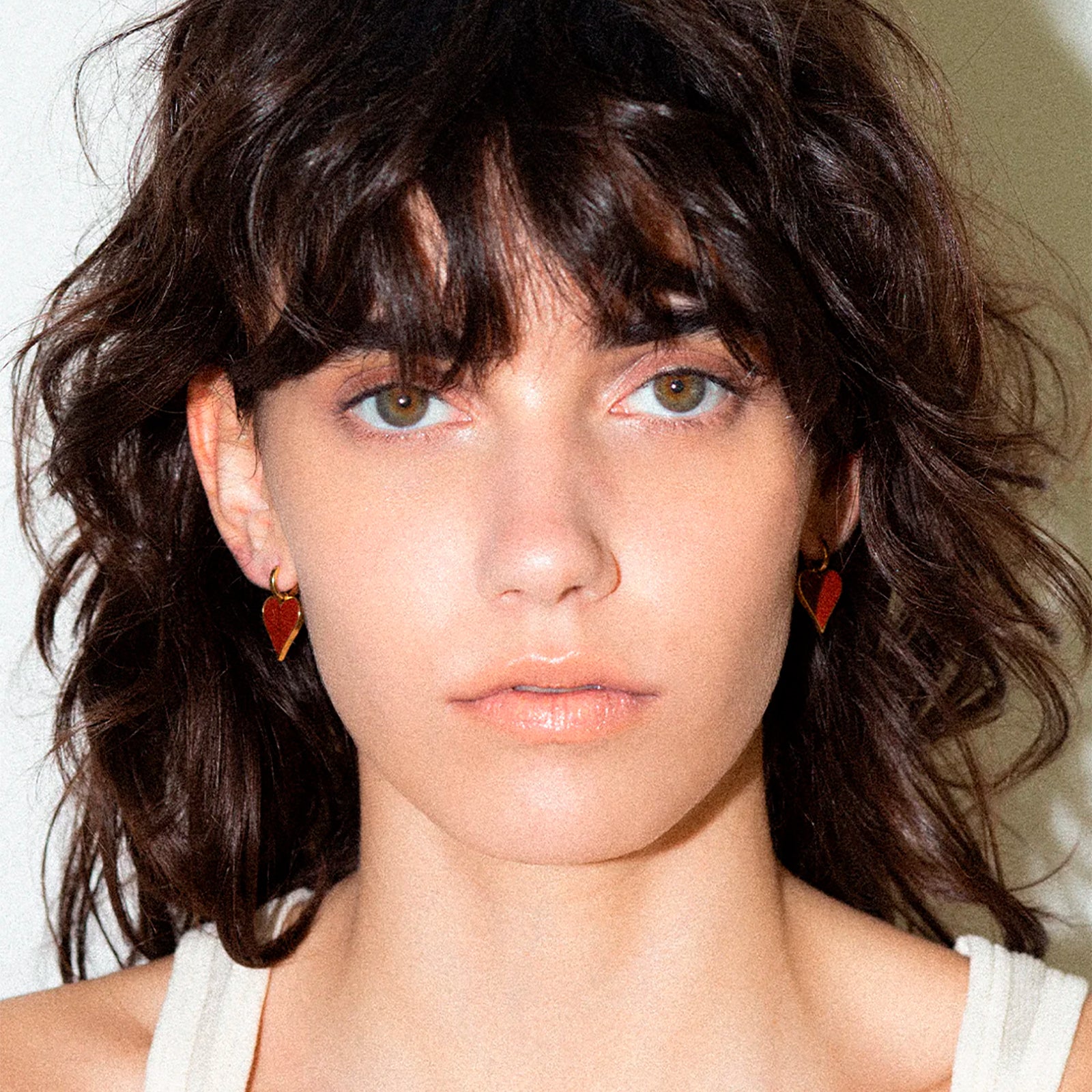 Prasi Friburgo Heart Earclip, on model